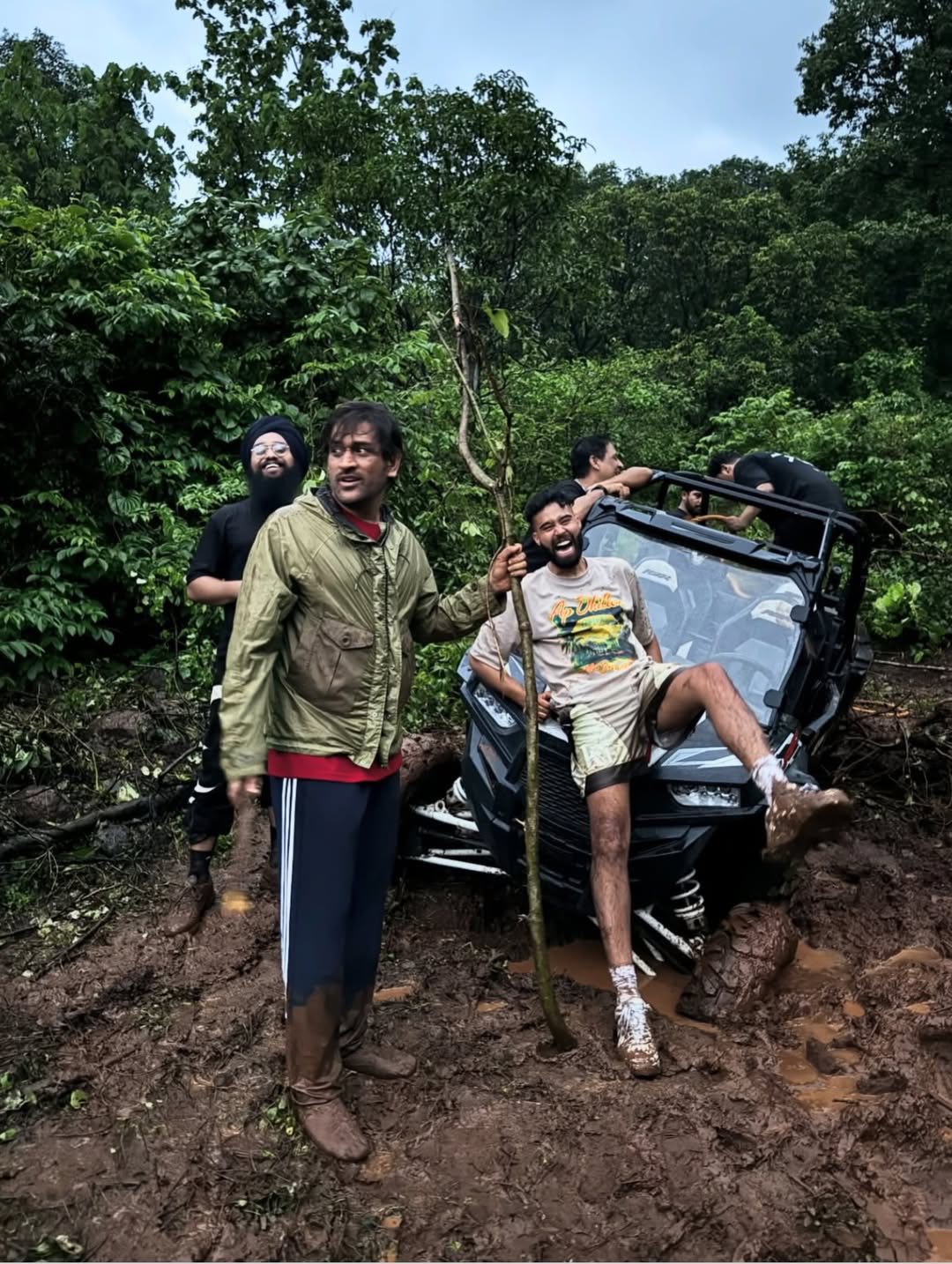 ಐಐಎಫ್‌ಎ ವೇದಿಕೆಯಲ್ಲಿ ಮೂರು ದಿಗ್ಗಜರು: ಸಲ್ಮಾನ್, ಧೋನಿ, ಎ.ಪಿ. ಧಿಲ್ಲೋನ್ ಒಟ್ಟಿಗೆ!
